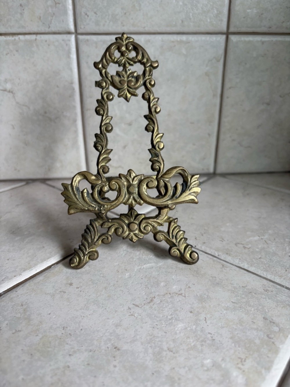 Vintage Ornate  Decorative Plate Easel Stand